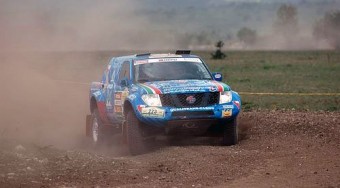 Széteső autóval a célig