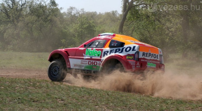 255 lóerő és 412 newtonméter