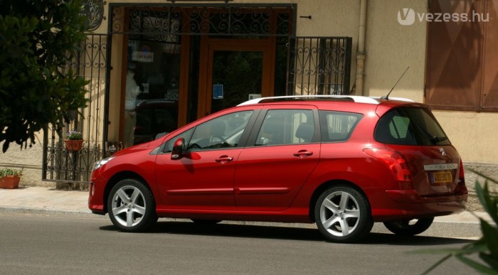 308 SW – Egyterű a kombiból 9 | Vezess 10 centivel hosszabb a tengelytáv az ötajtósénál