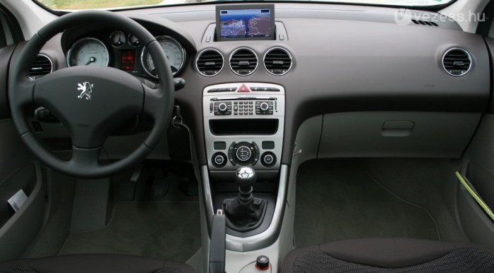 308 SW – Egyterű a kombiból 8 | Vezess Fontos volt a jó anyagminőség