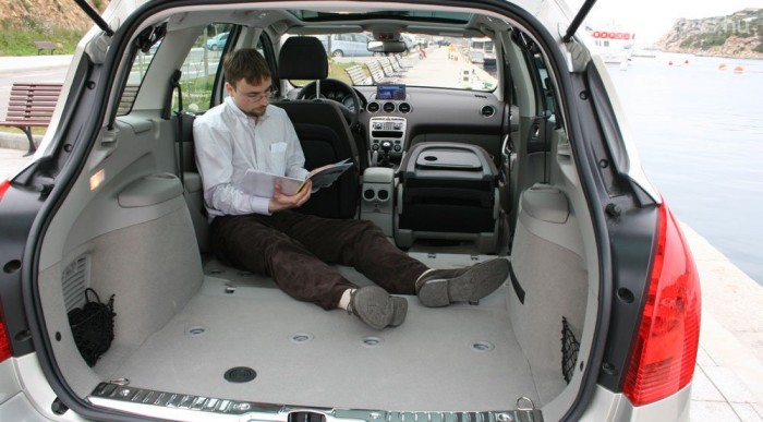 308 SW – Egyterű a kombiból 13 | Vezess Júliustól beköltözhető