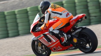 Schumacher álnéven motorozik