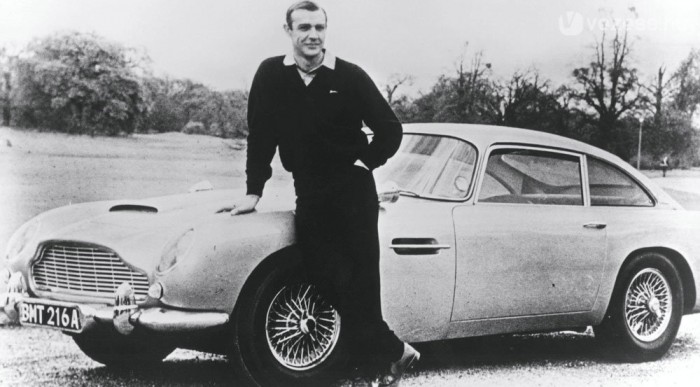 Sir Sean Connery a DB 5-ben