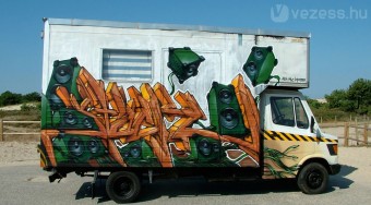 Autózás adományokból