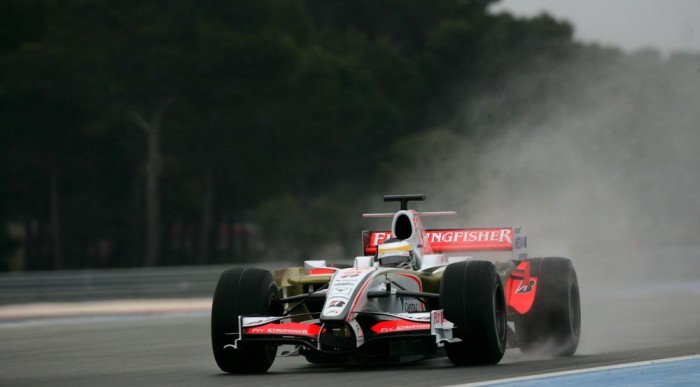 Trulli nyerte az esős tesztet 7