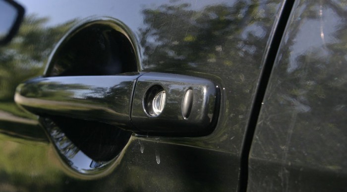 Kulcs nélküli nyitás is van