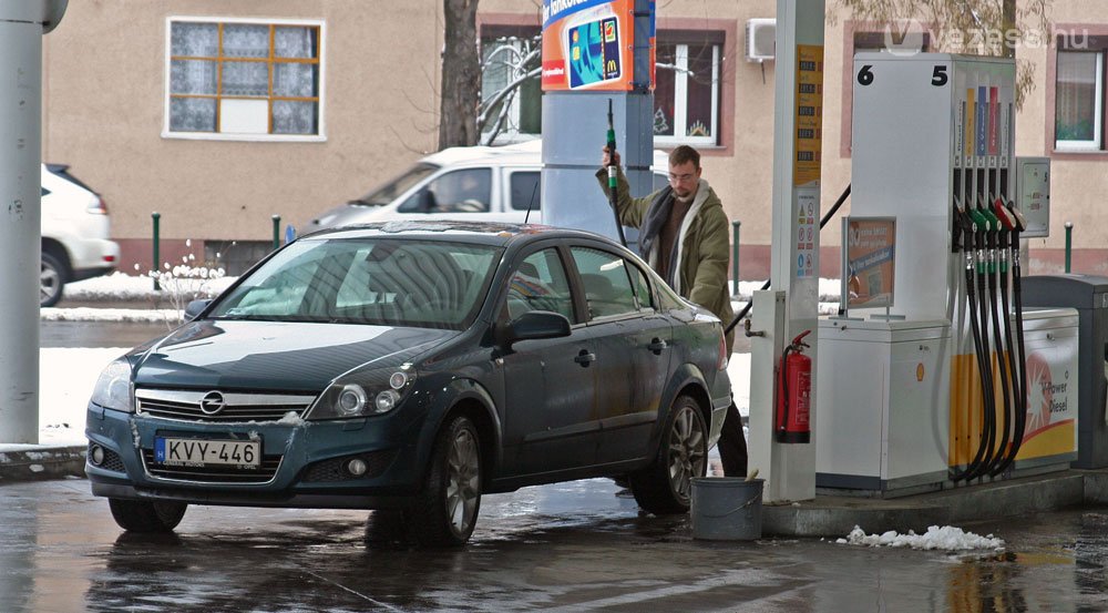 A benzinesre magasabb a gépjárműadó