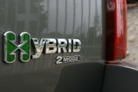 Hibrid, de V8-as