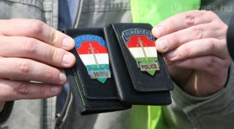 Tolvajnak álltak a rendőrök