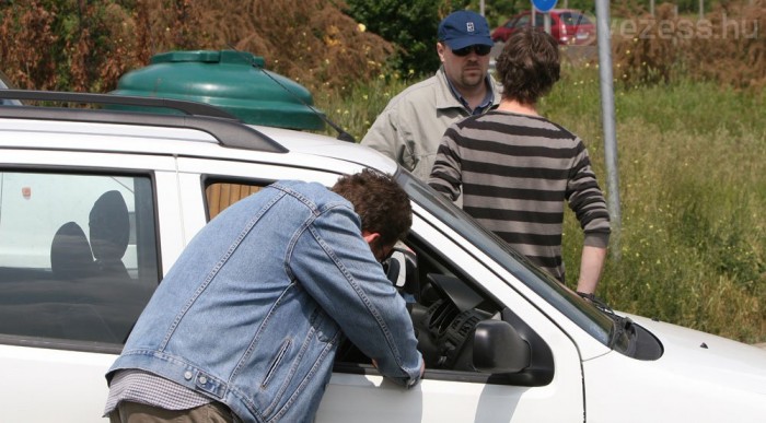 Tolvajnak álltak a rendőrök 6 | Vezess Egyik beszél, másik dolgozik