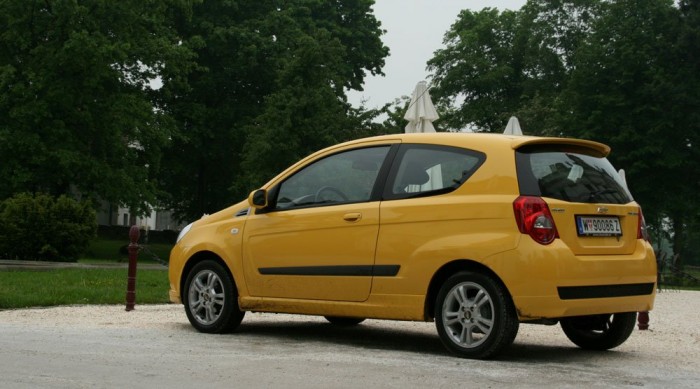 Dögös a háromajtós