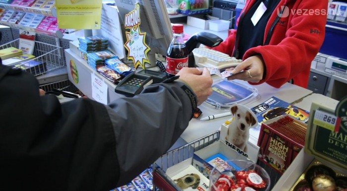 Könnyű szívni az e-matricával 10 | Vezess Csak a rendszám ellenőrzését kérik a kutakon