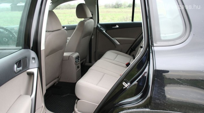 Hátul is bőven elférni