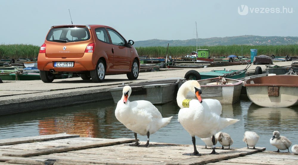 Nehezen, de befutott a Twingo a szomszédból