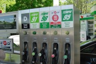 Jelentős üzemanyag-áremelés jön 66