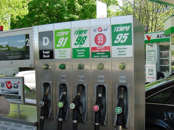 Jelentős üzemanyag-áremelés jön 25