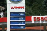 Jelentős üzemanyag-áremelés jön 63