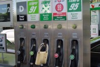 Jelentős üzemanyag-áremelés jön 45