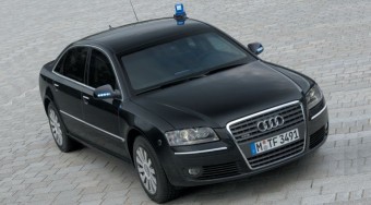 Rendőrkézen Gyurcsány páncélautója