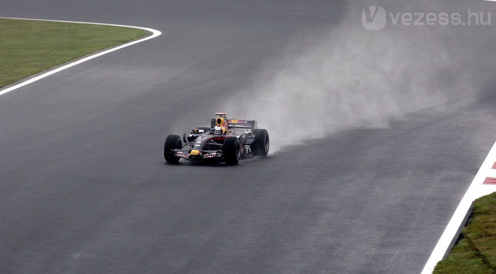 Webbert Vettel lökte ki a második helyről