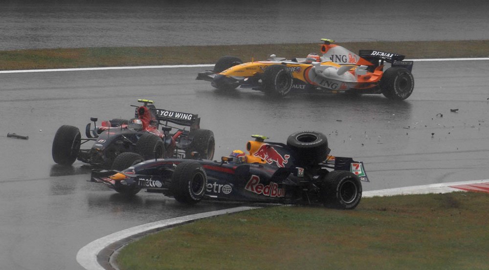 Vettel hátulról öklelte fel Webbert, de miért?