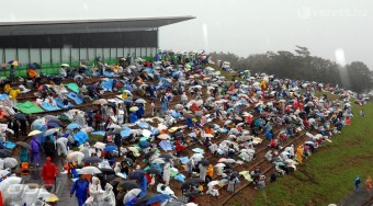 F1: WC-k miatt perlik a pályát