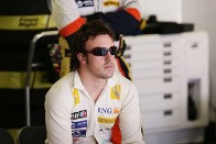 Alonso is rúg egyet Hamiltonba 170