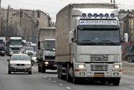 Zöldek: Nem kell olcsóbb benzin! 39 Vannak akik dolgoznak