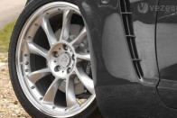 V8-as sportkocsi Opelból 2 325 milliméteres féktárcsákkal