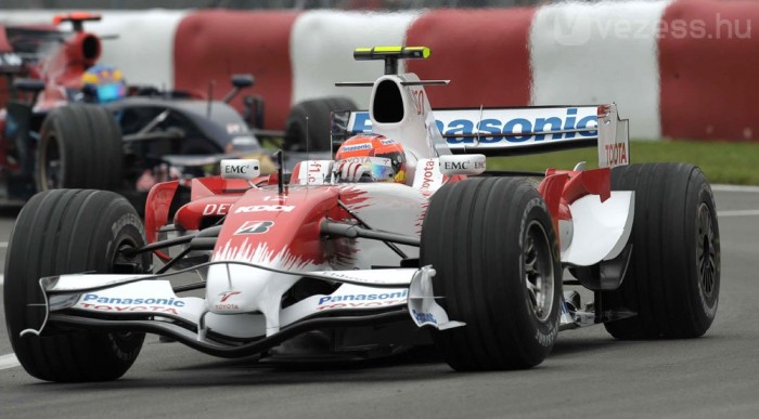 Hamilton agyonverte a mezőnyt 7