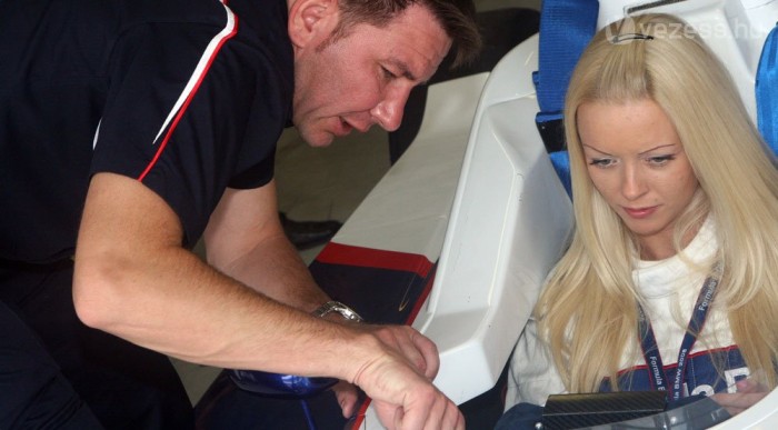 Már tudom, milyen Kubicának 10 | Vezess Ott van a sminktrükör lent