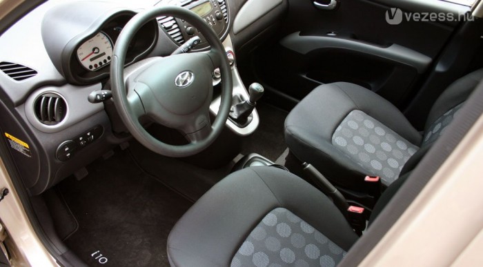 Piros betétekkel nem volna ilyen komor az i10