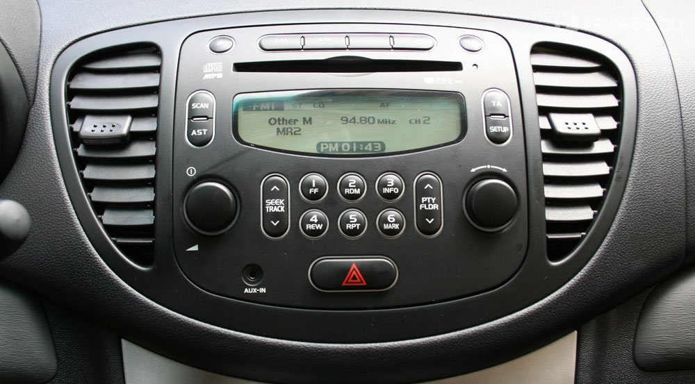 A fekete lökhárítós Hyundaiba is jár MP3-as CD-s-rádió