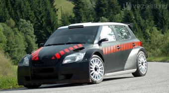 A bajnok kipróbálta a Skoda versenyautót