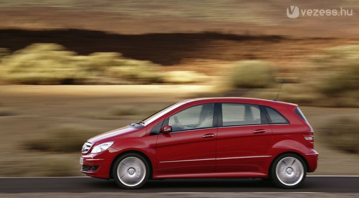 2 helyett 4 kompakt autót kínál majd a Mercedes