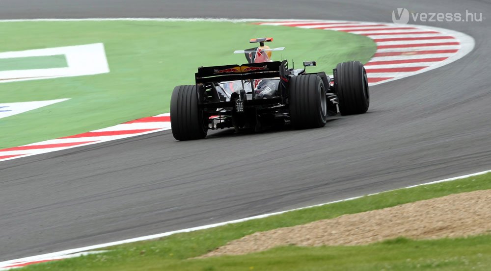 Alonso lenyomta a Ferrarikat 12