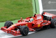 Alonso lenyomta a Ferrarikat 32