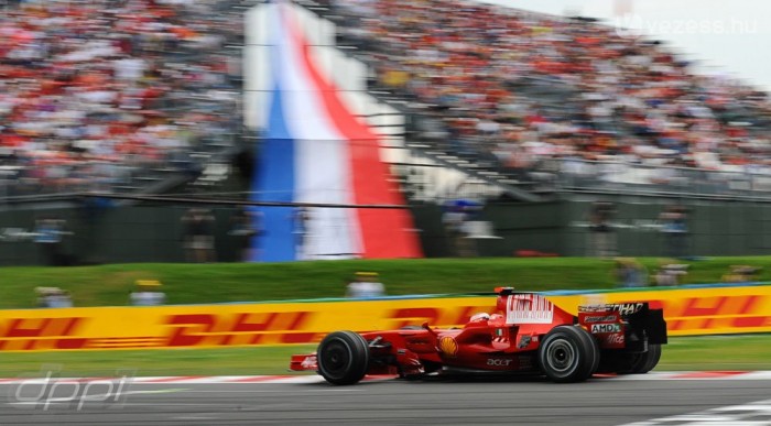 Räikkönen elhagyta a kipufogót 