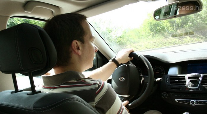 Laguna GT: Hátul is kormányoz 7 | Vezess Nagyon érezni a jótékony hatást