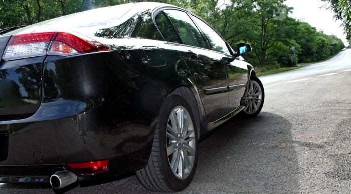 Laguna GT: Hátul is kormányoz 11 | Vezess Álló helyzetben nem látni