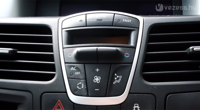 Laguna GT: Hátul is kormányoz 10 | Vezess Kedvenc alkatrészem