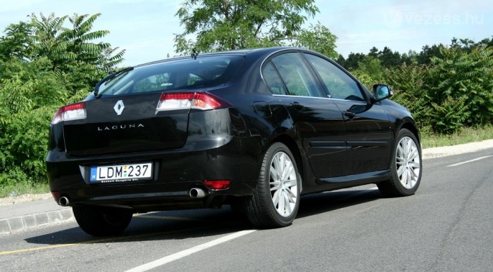 Laguna GT: Hátul is kormányoz 6 | Vezess Elegáns, kényelmes autó, nem sportgép