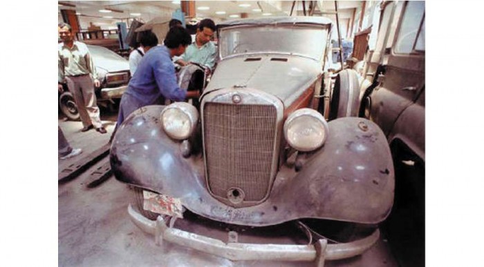 Feltámad Hitler ajándék Mercedese 4 | Vezess Még lerobbant állapotban van