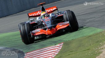 Hamilton  mindenkit elvert