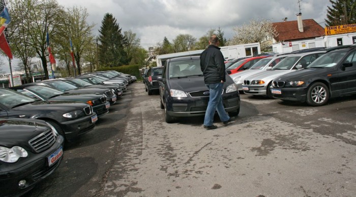 Hitellel eladják külföldön