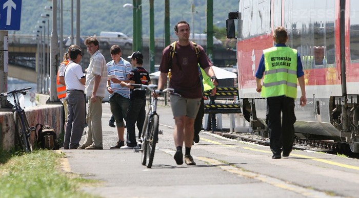 Szellemvonat a HÉV helyett 8 | Vezess Ellopott bringaút