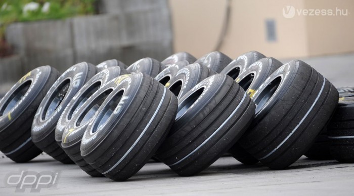 Räikkönen a gumikat szidja 6 | Vezess A bajnok elégedetlen