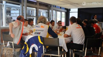 F1: Szövetkeztek a csapatok