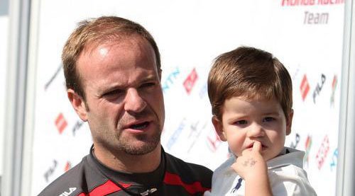 13865_117076_1000x700.jpg | Vezess | Vezess Barrichello és kisfia