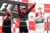 F1: Nem rúgják ki a bajnokot 109